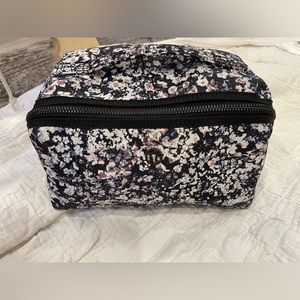 lululemon make up bag